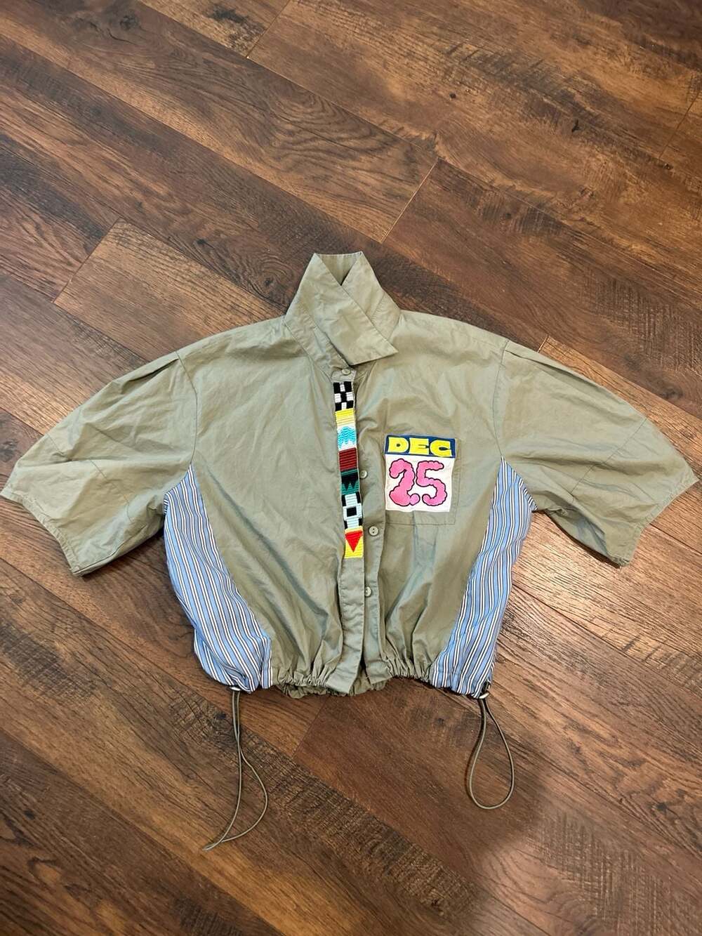 Jingdian 1+1 Cropped Short Sleeve Button Up Shirt with DEC 25 Patch